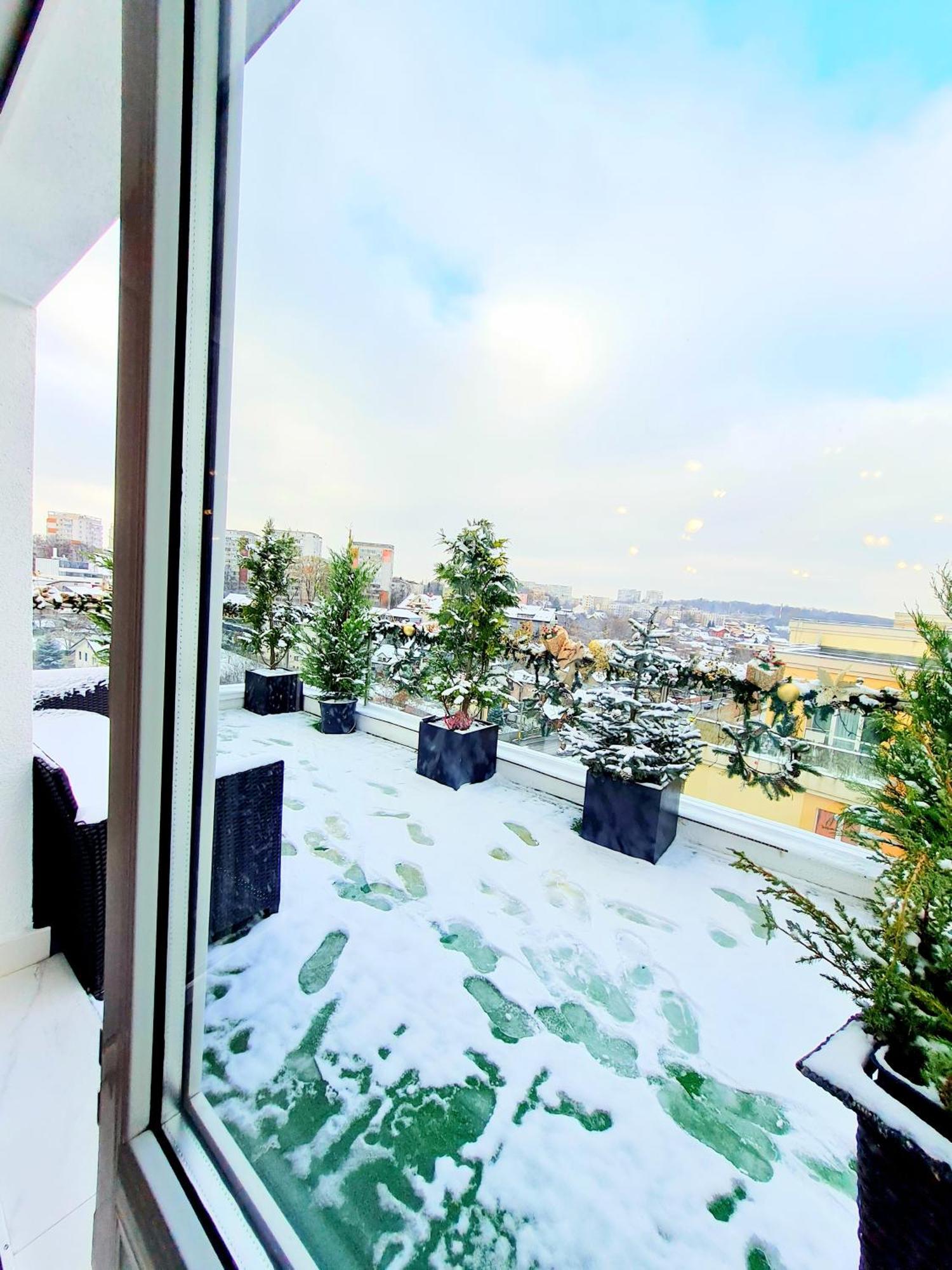 Penthouse Aeroport Iasi Lägenhet Exteriör bild